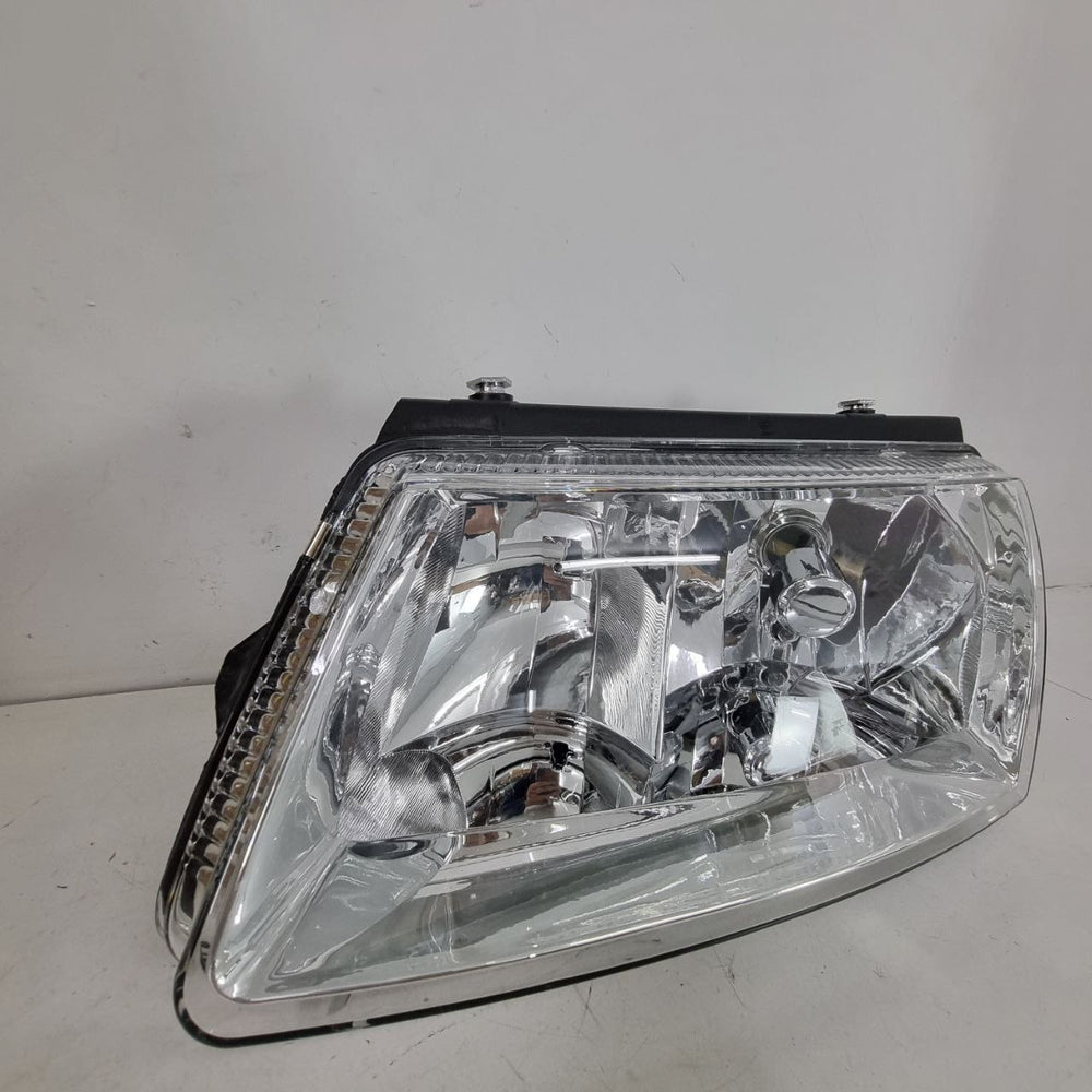 Farol Diant Esq Volkswagen Bora 1999/2005