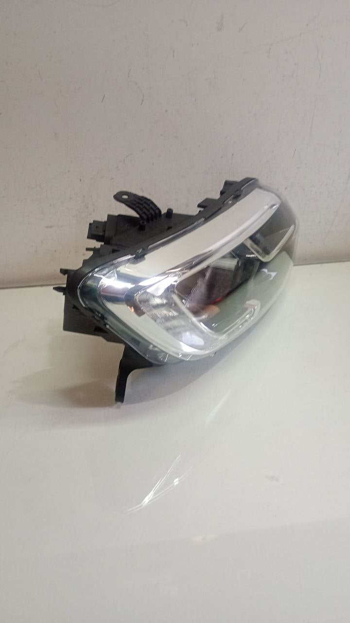 Farol lado direito sandero 2020 a 2024