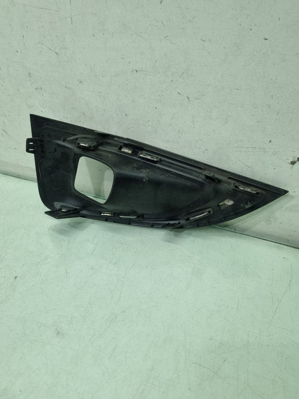 Moldura Farol de Milha Direito Peugeot 3008 2017/2020 Usado