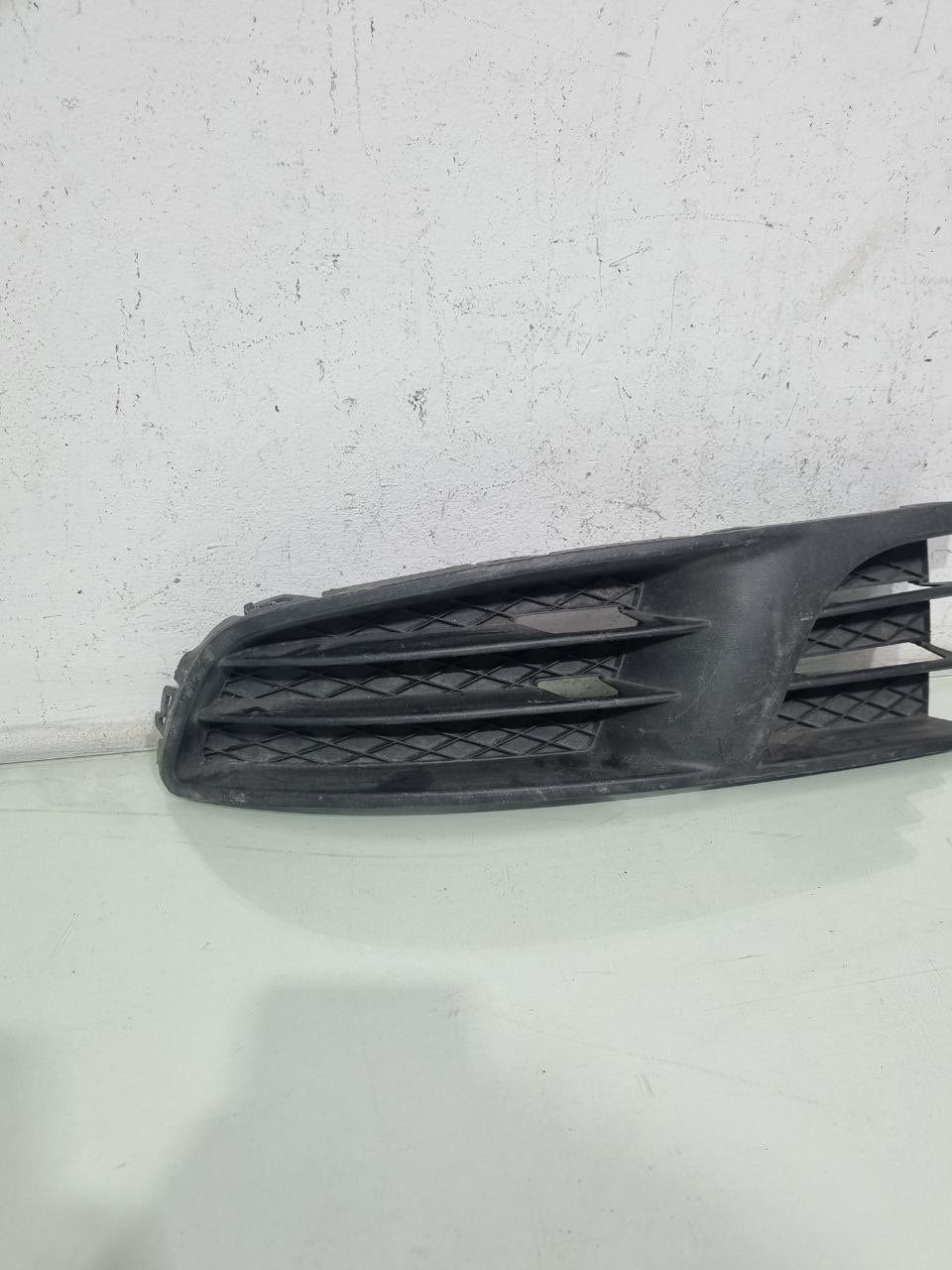 Moldura Farol de Milha Esquerda VW Polo 2012/2015 Usado