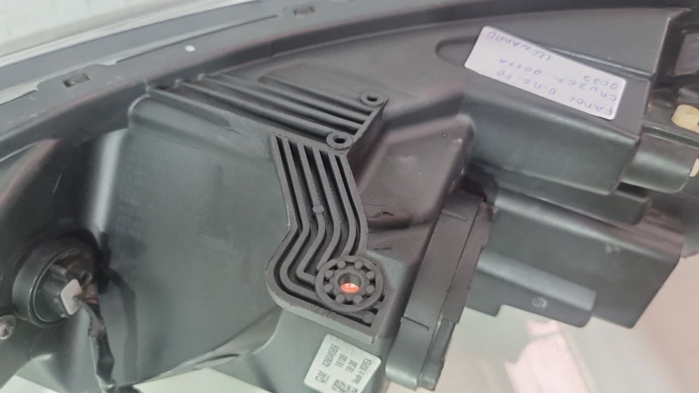 Farol Diant Dir GM Cruze 2016/2020 Usado