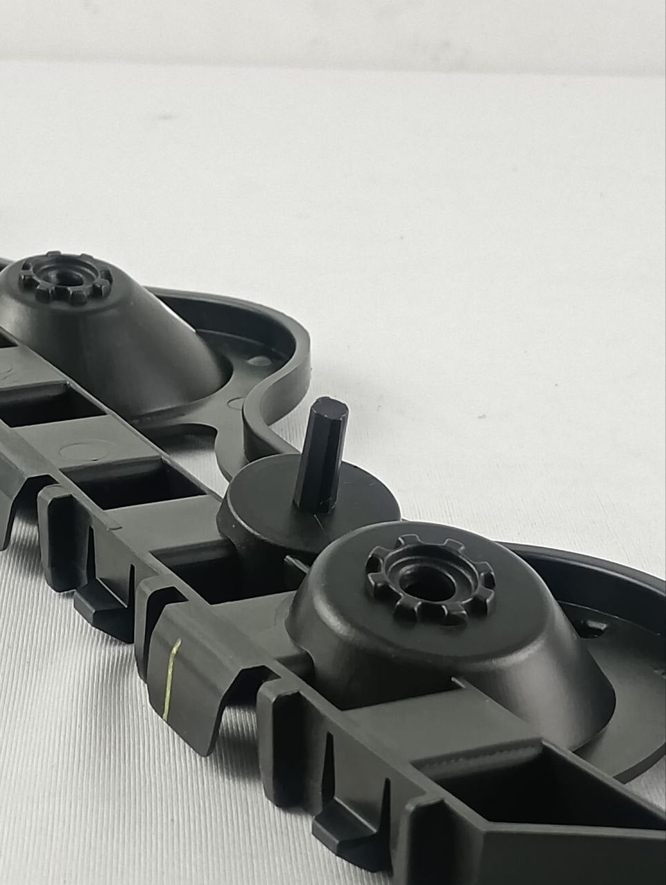 Suporte Lateral Para-Choque Traseiro Renault Logan 2014/2024 Novo