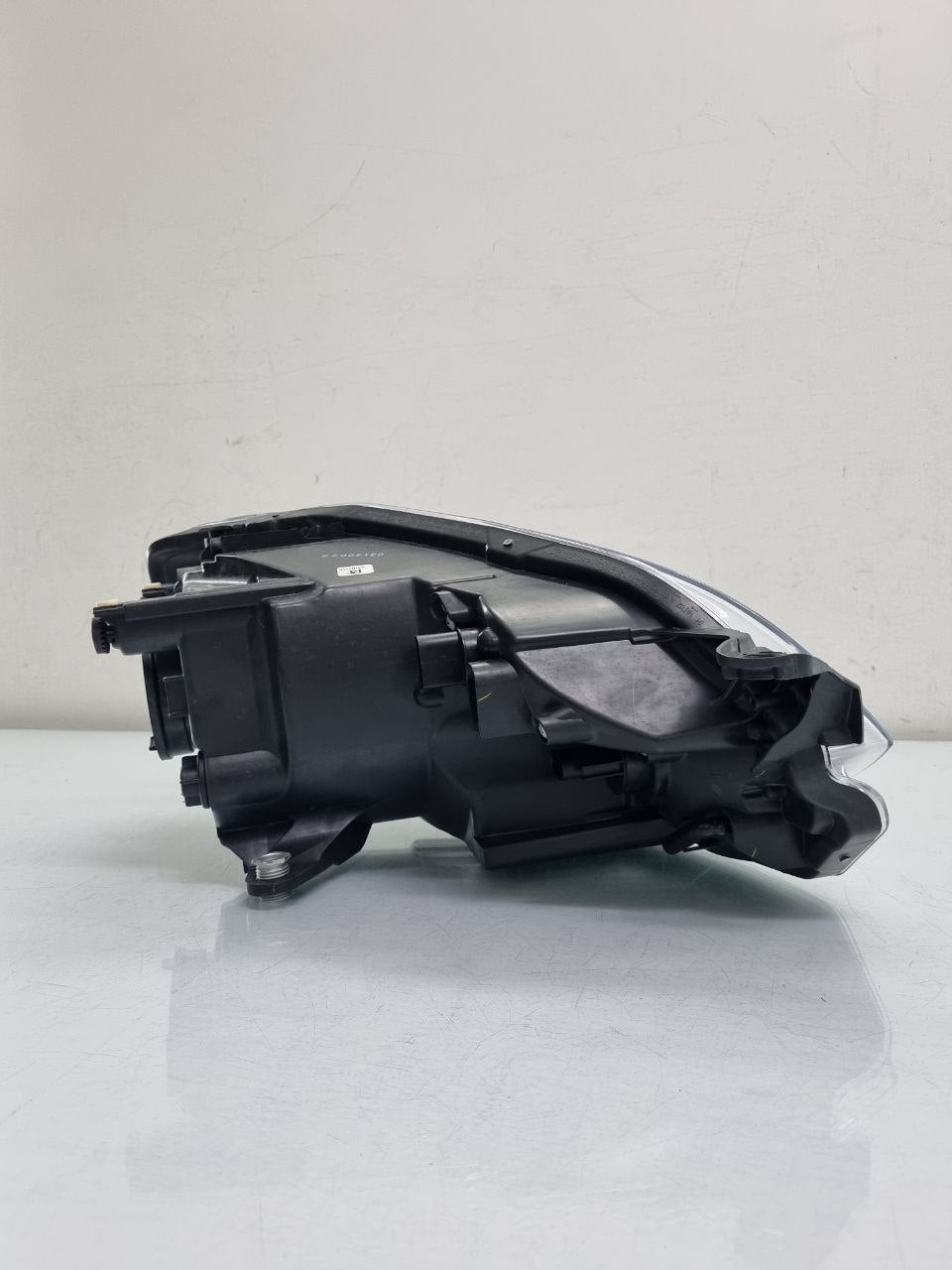 Farol Esquerdo VW UP 2014/2017  C/Masc Negra C/ Friso