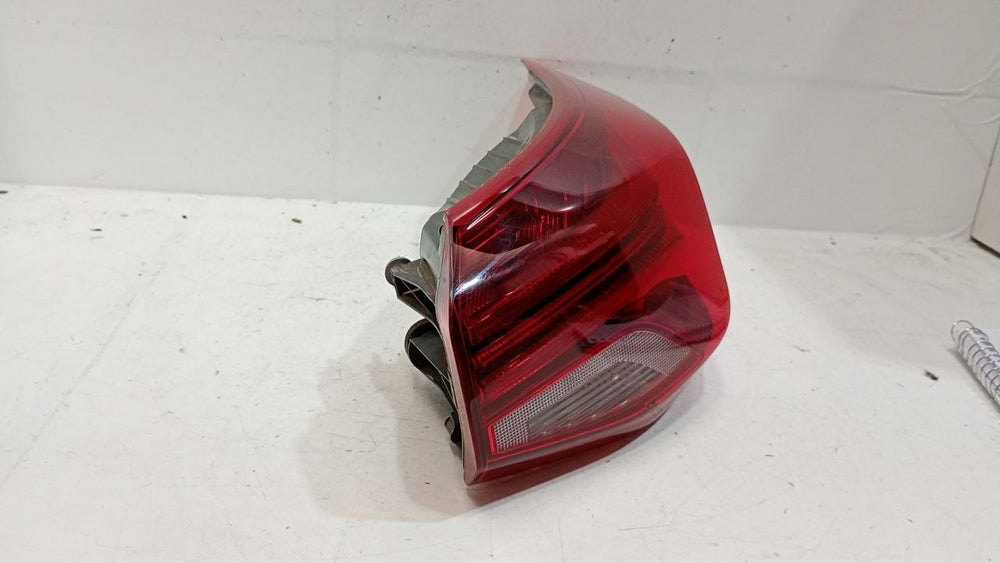 Lanterna traseira do Onix sedan/lado direito/sem led/original/2020/2025