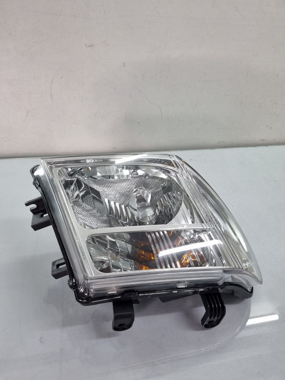 Farol Diant Dir Nissan Frontier 2008/2021