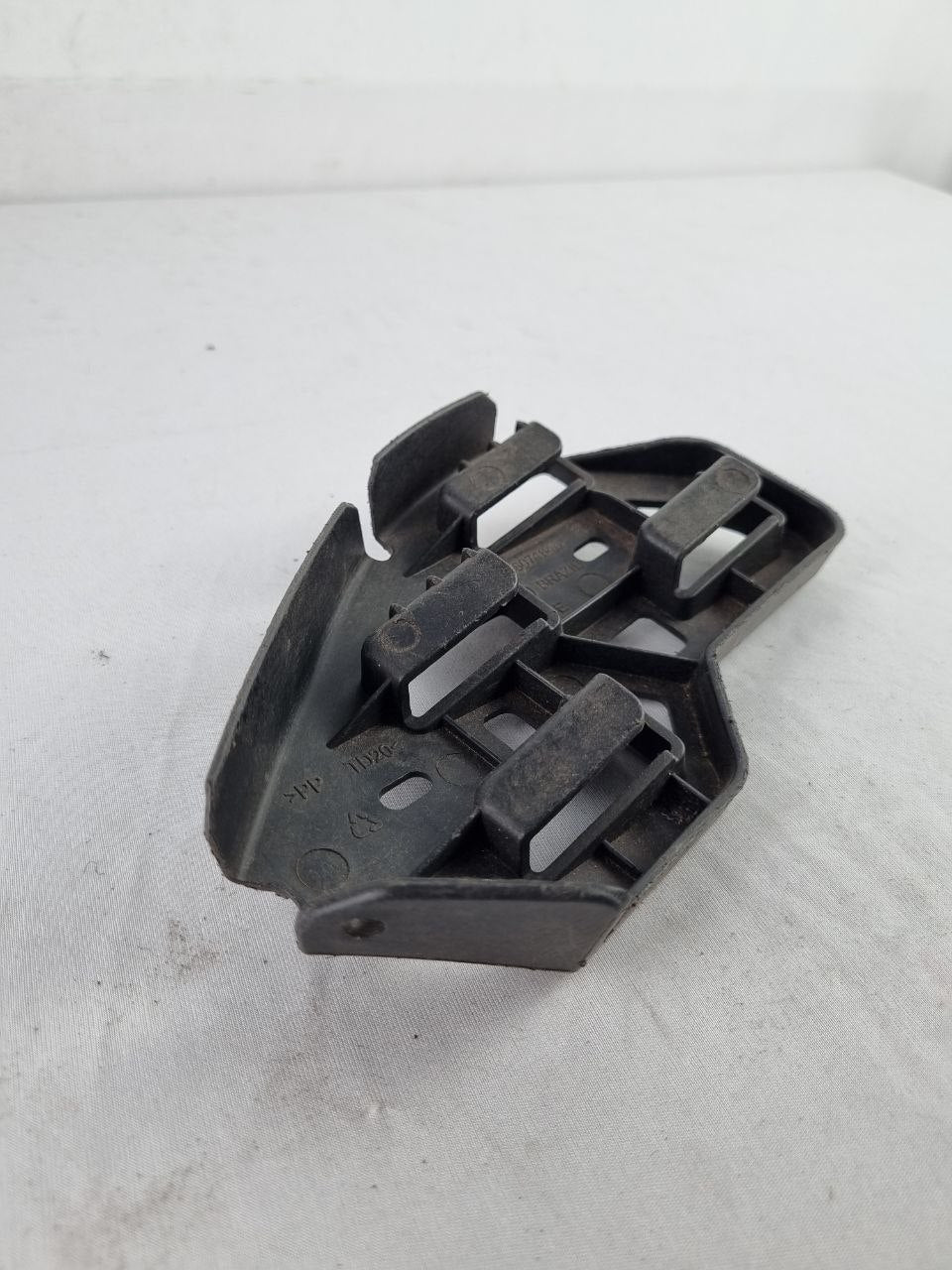 Suporte Guia Para-choque Diant Dir Volkswagen Polo 2007/2014