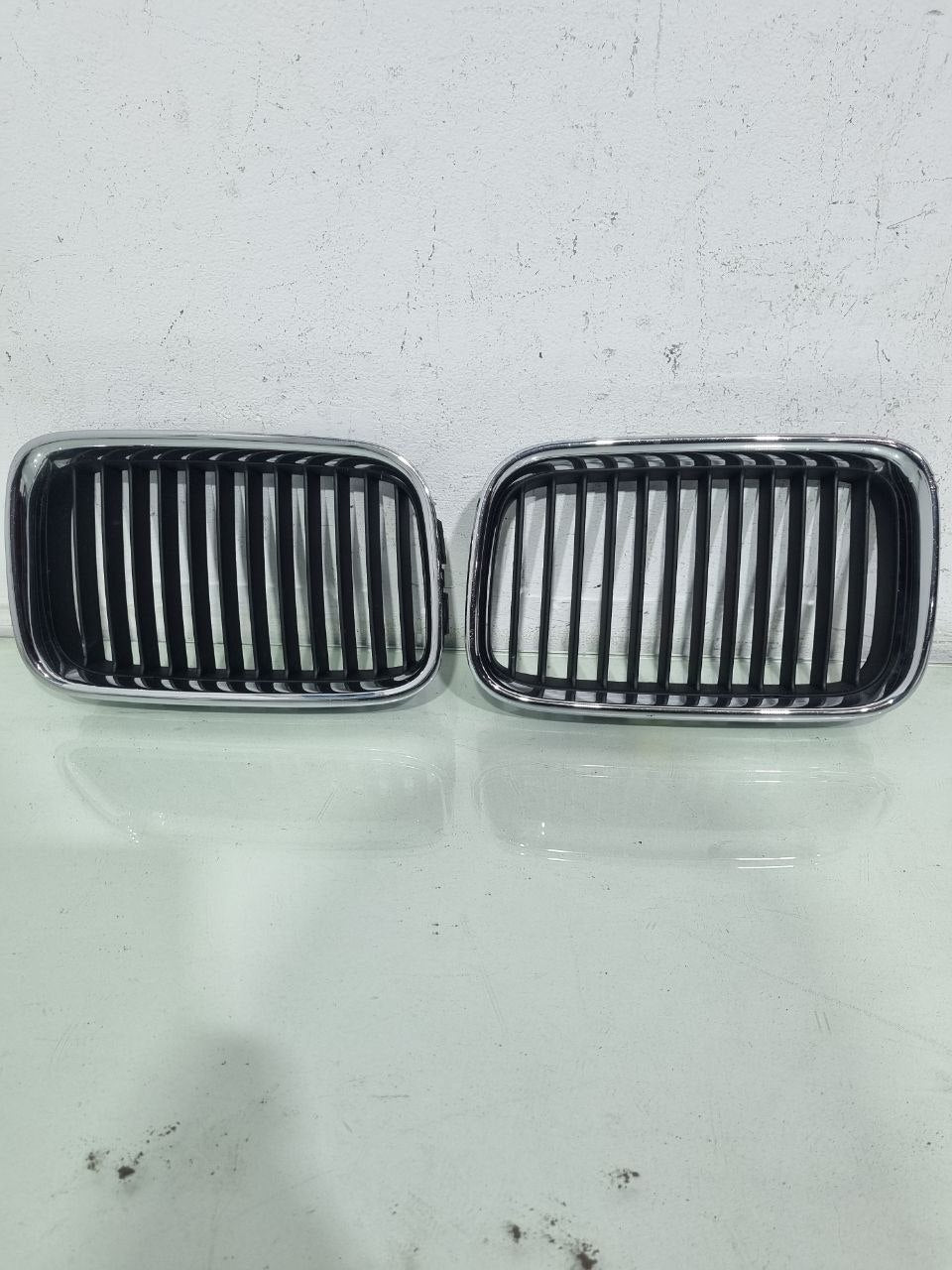 Par de Grade Dianteira BMW 320i 2013/2018 Usado