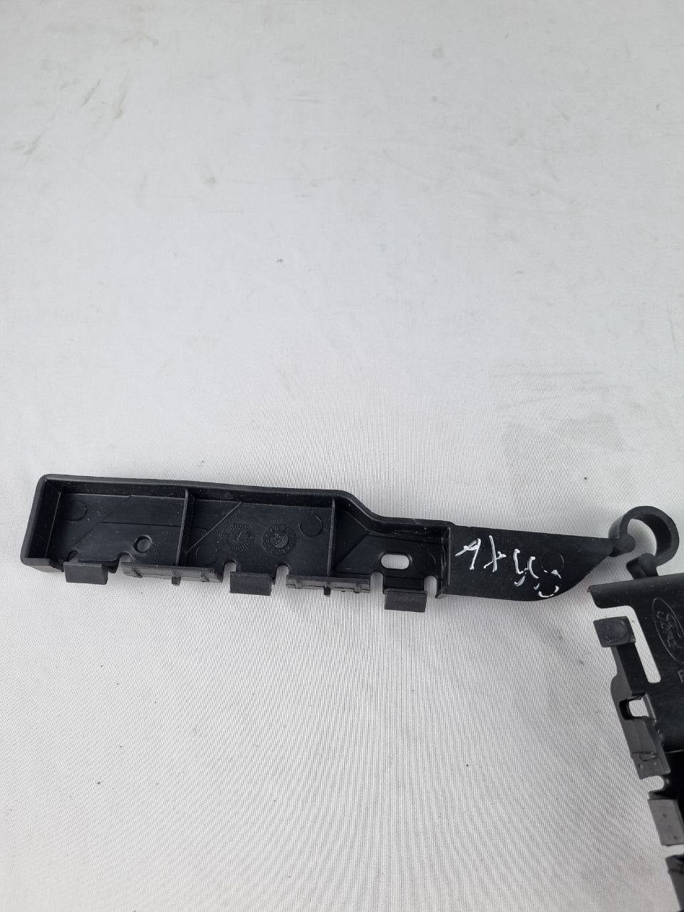 Guia Parachoque Tras Dir Ford Fiesta Sedan 2010/2014
