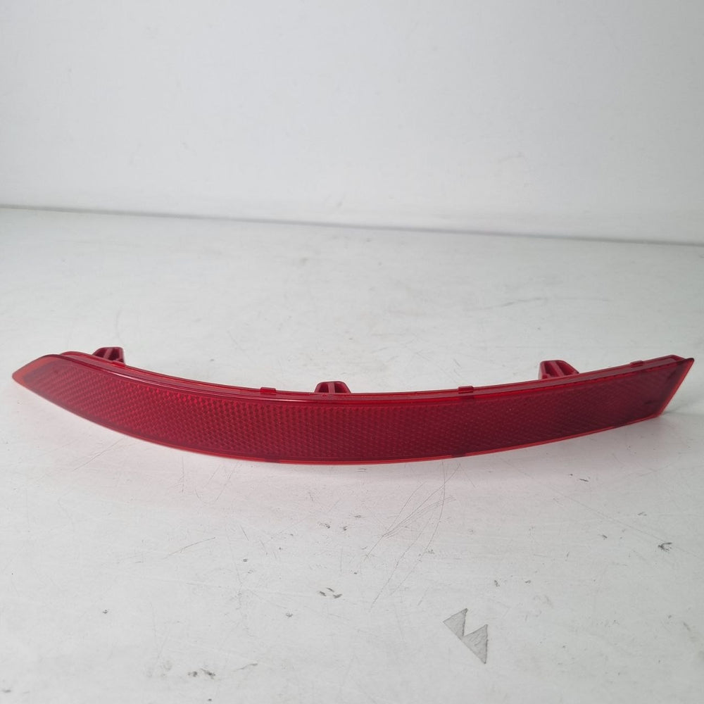 Refletor Parachoque Tras Esq Volkswagen Saveiro 2018/2023