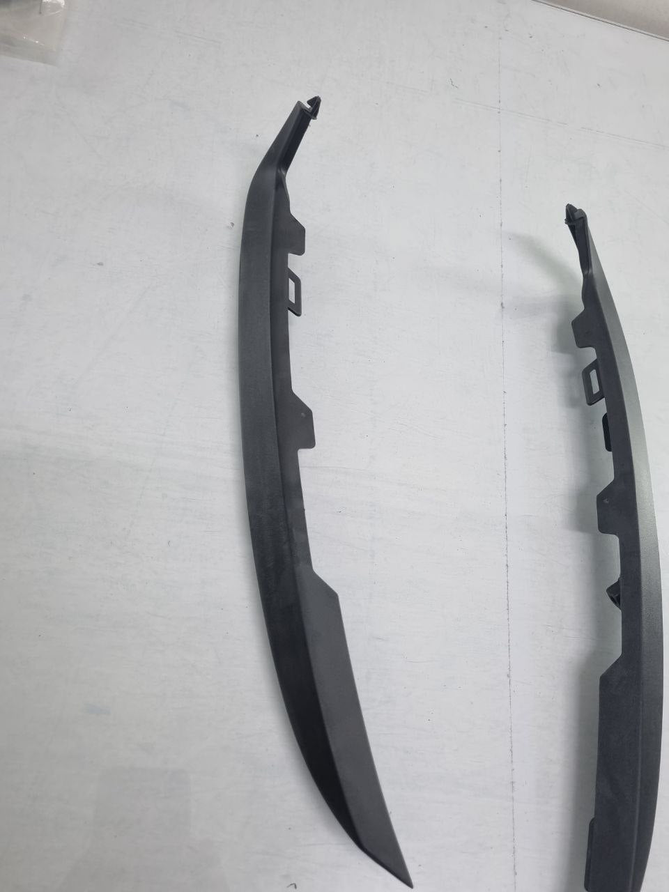 Moldura Inferior Farol Renault Sandero Logan 2015/2024 Nova