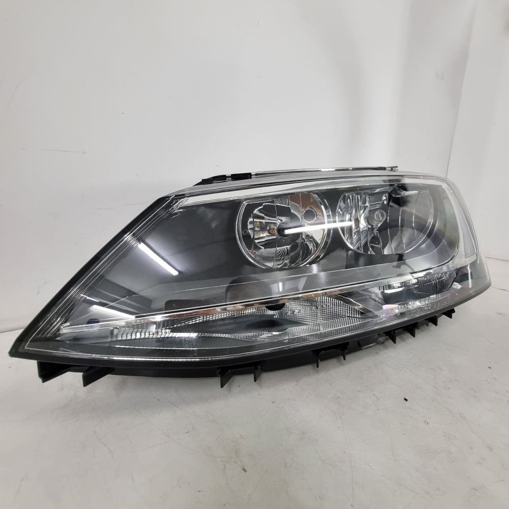 Farol lado esq sem léd jetta 2012 a 2016 novo
