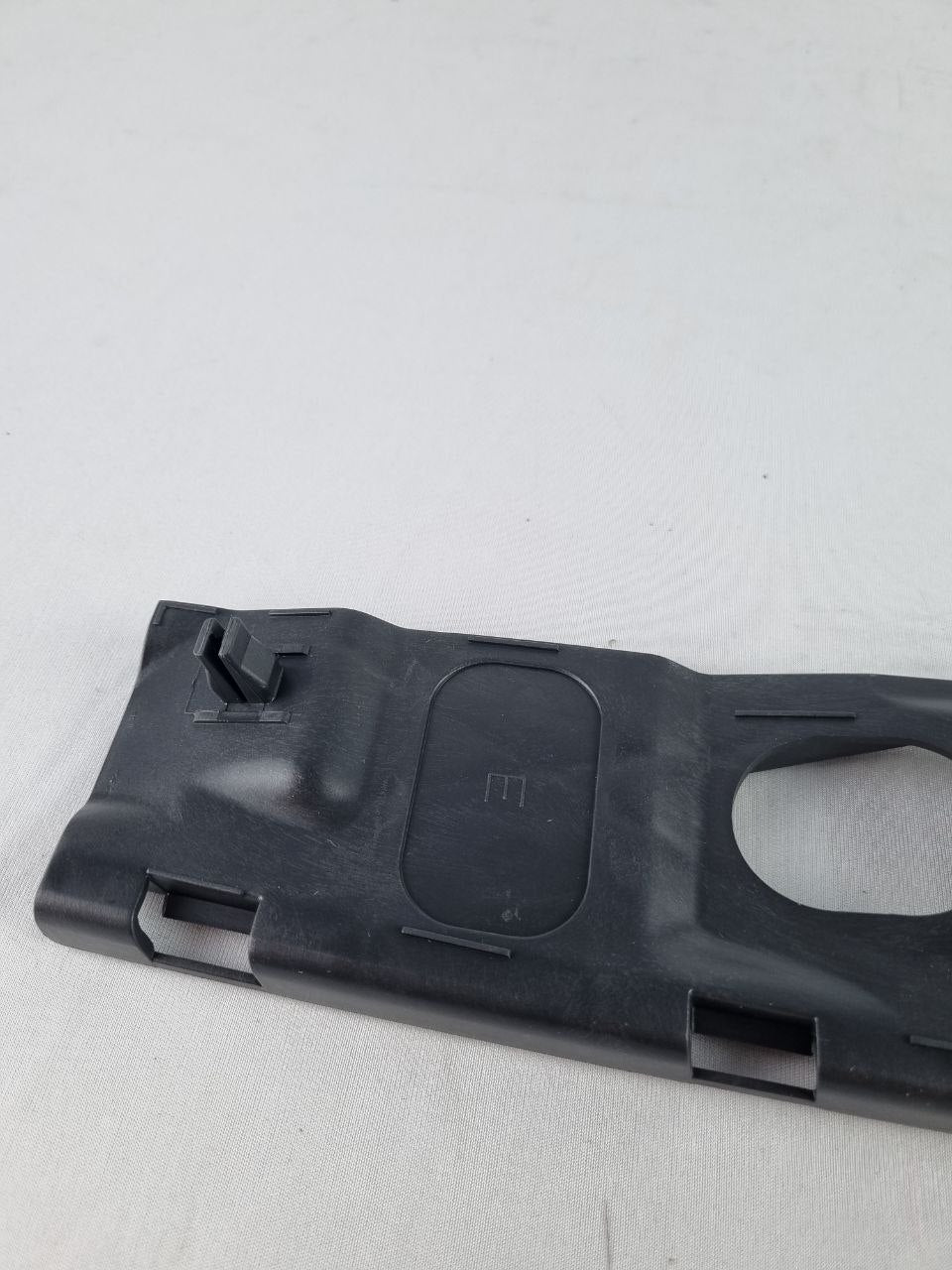 Guia Para-choque Diant Esq Chevrolet Corsa Montana 2002/2012