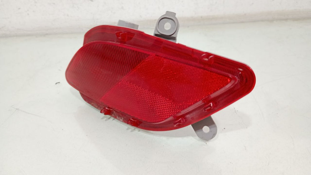 Lanterna Tras Neblina Esq Toyota Yaris Sedan 2018/2025