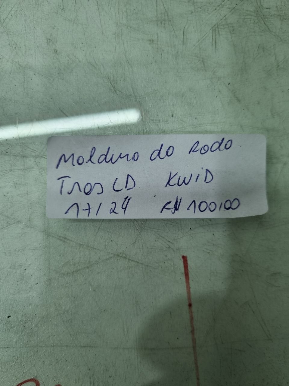 Moldura Passagem de Roda Traseira Esquerda Renault Kwid 2017/2024 Usado