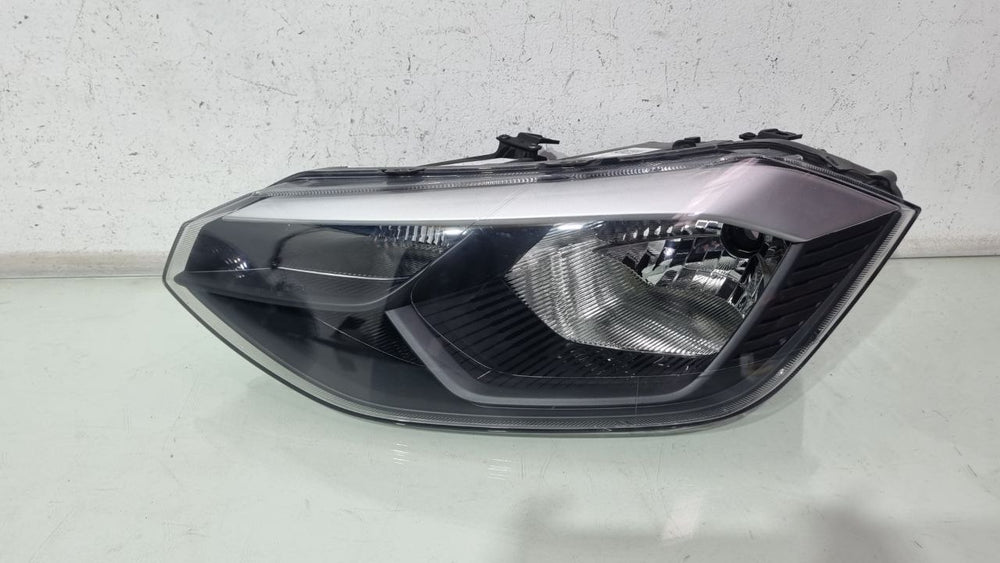 Farol Dianteiro Esquerdo VW Polo Track 2022/2025 Usado