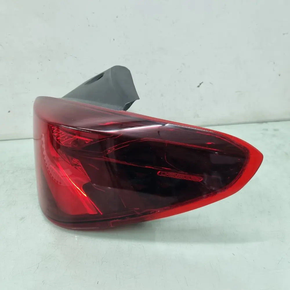 Lanterna Direita Com Led Chevrolet Onix Hatch 2020/2025