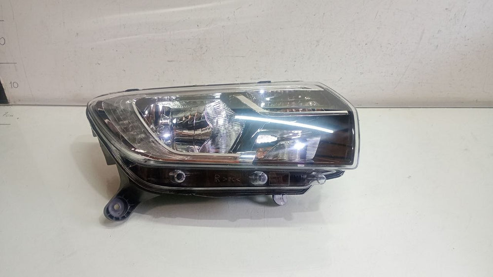 Farol lado direito sandero 2020 a 2024