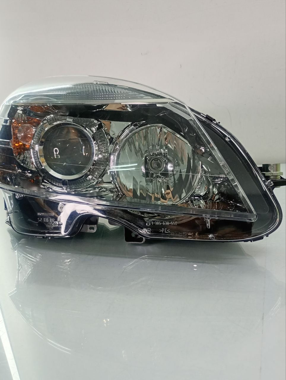 farol direito classe C 2007
Classe C C180 C220 CLC
