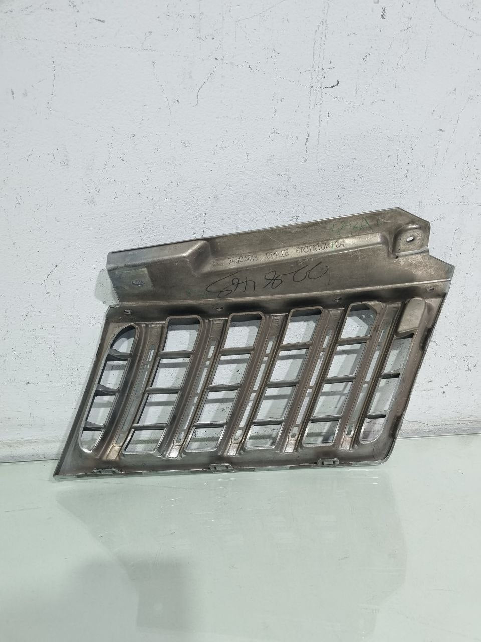 Grade Superior Esquerda Parachoque Mitsubishi L200 Triton 2012/2014 Usado