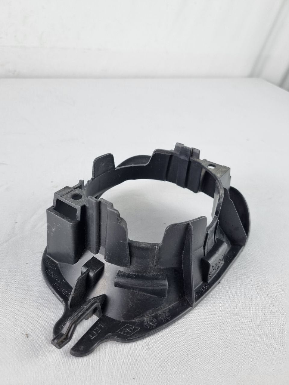 Suporte Farol Milha Esq Renault Clio Duster Sandero 2007/2013