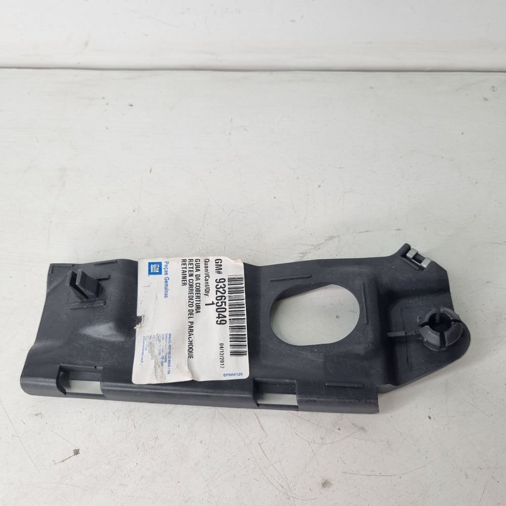 Guia Parachoque Diant Esq Chevrolet Montana 2003/2012