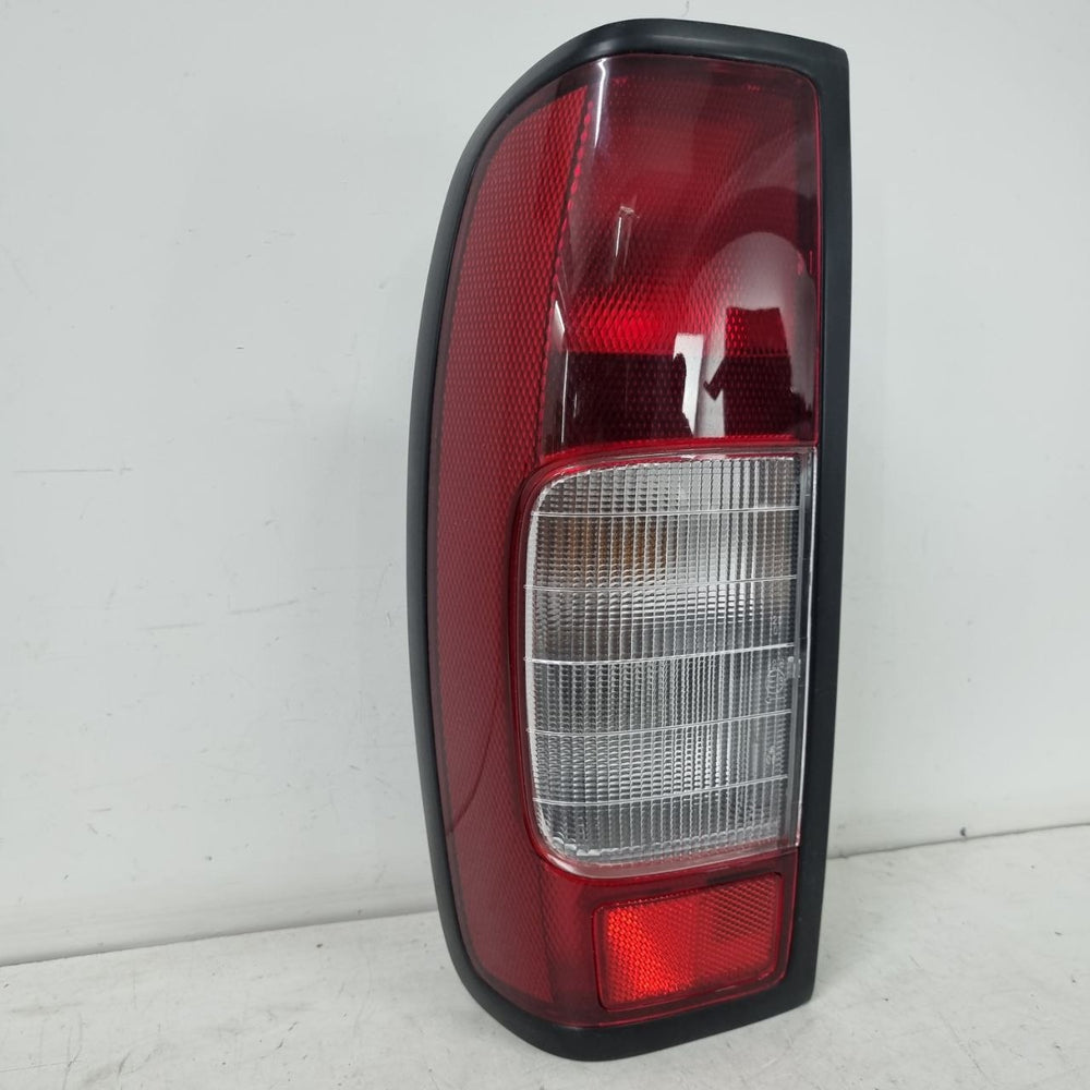 Lanterna Tras Esq Nissan Frontier 2003/2007