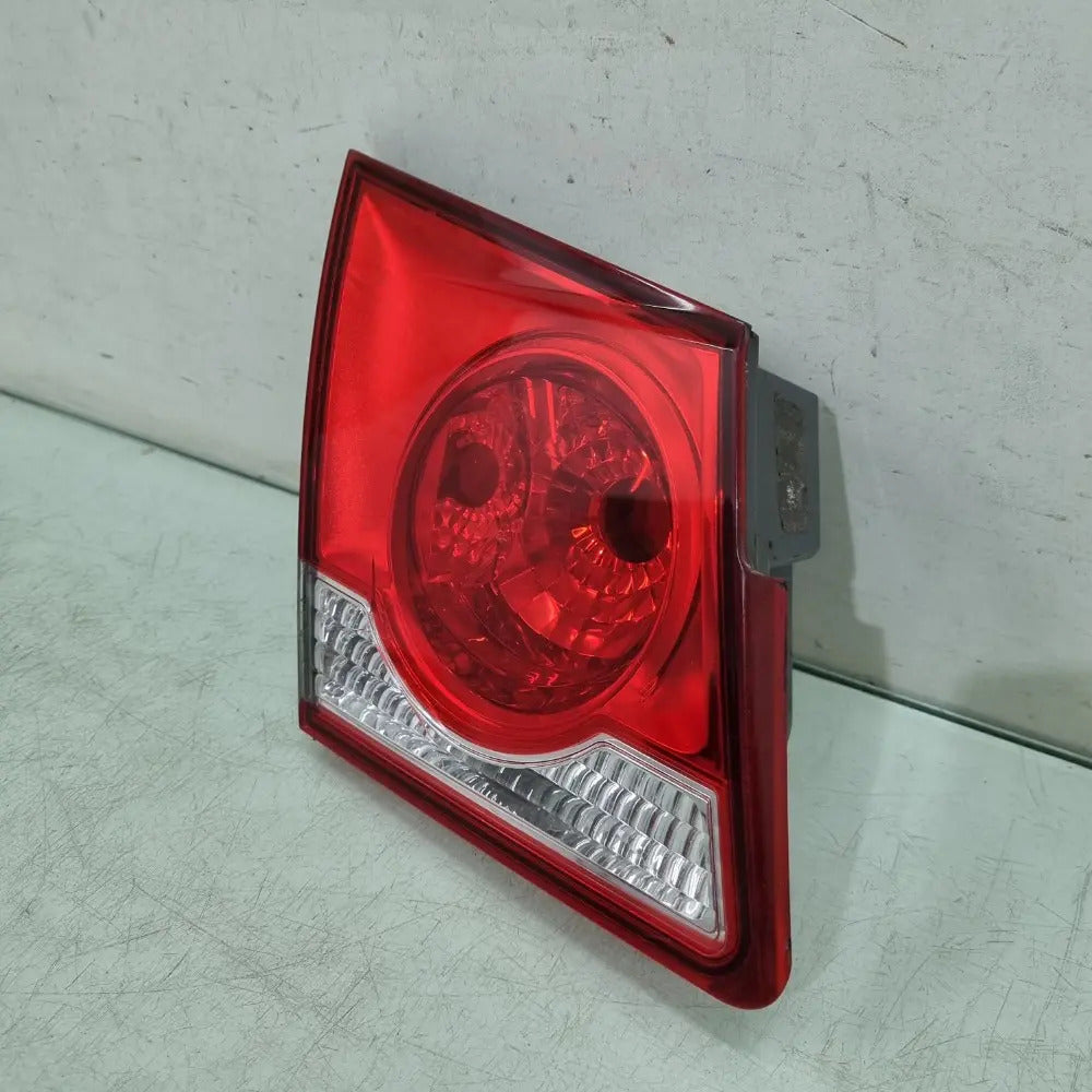 Lanterna Do Lado Esquerdo Chevrolet Cruze Sedan 2012/2015