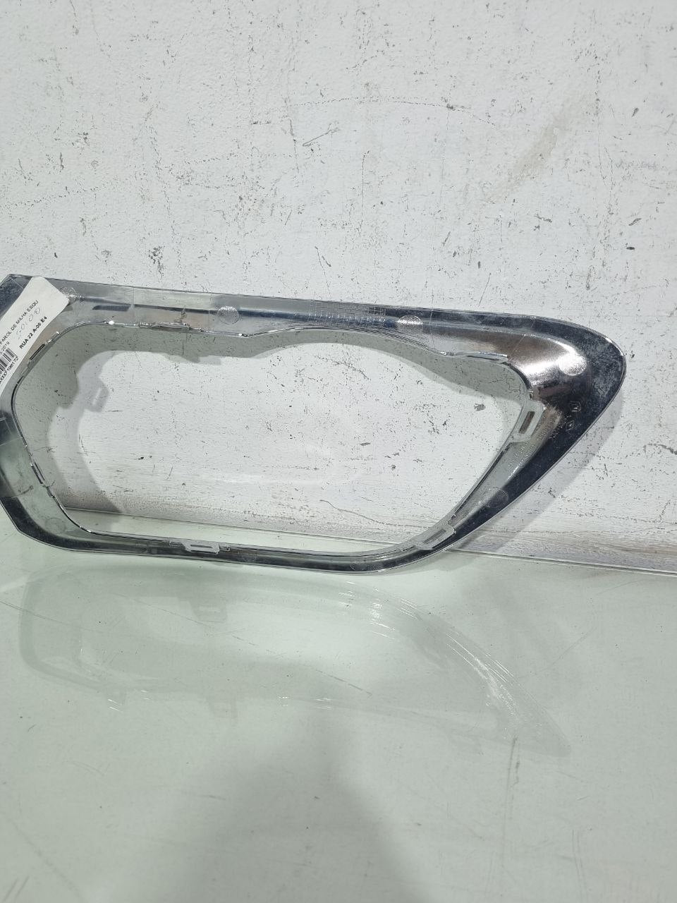 Friso Moldura Farol de Milha Esquerdo Renault Sandero 2015/2019 Usado