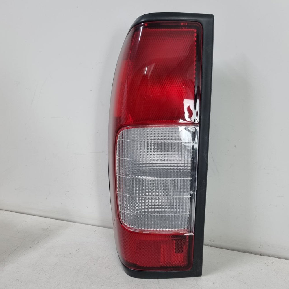 Lanterna Tras Esq Nissan Frontier 1998/2002