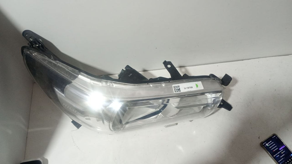 Farol lado direito Toyota hilux 2016 a 2019