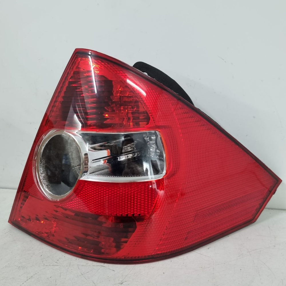 Lanterna Tras Dir Ford Fiesta Sedan 2004/2010