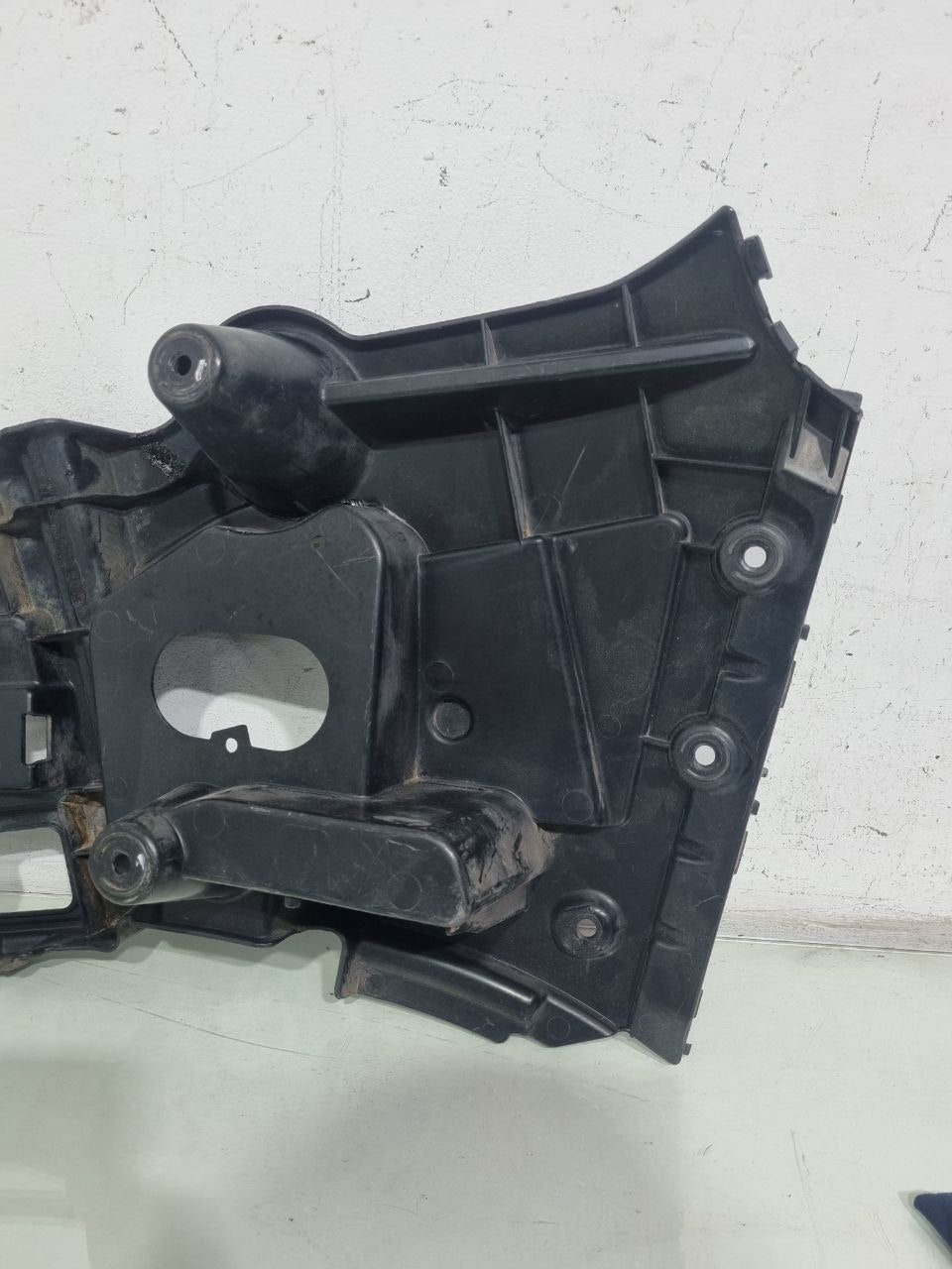 Guia Suporte Parachoque Traseiro Esq BMW X1 2008/2015 Usado