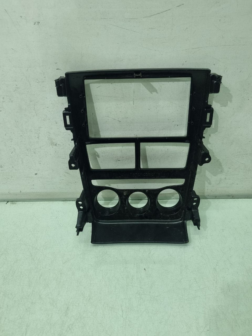 Moldura do Painel Toyota Yaris 2017/2022 Usado