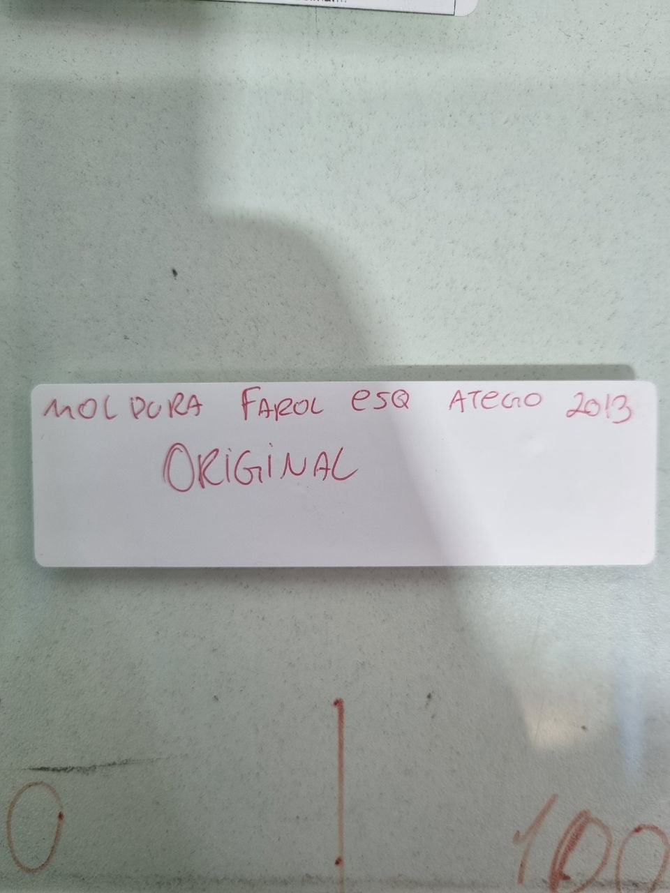 Moldura Farol Diant Esq Mercedes-Benz Atego 2013/2017