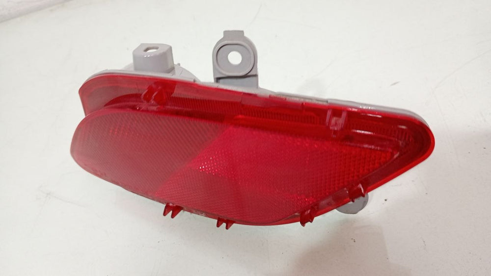 Lanterna Tras Neblina Esq Toyota Yaris Sedan 2018/2025