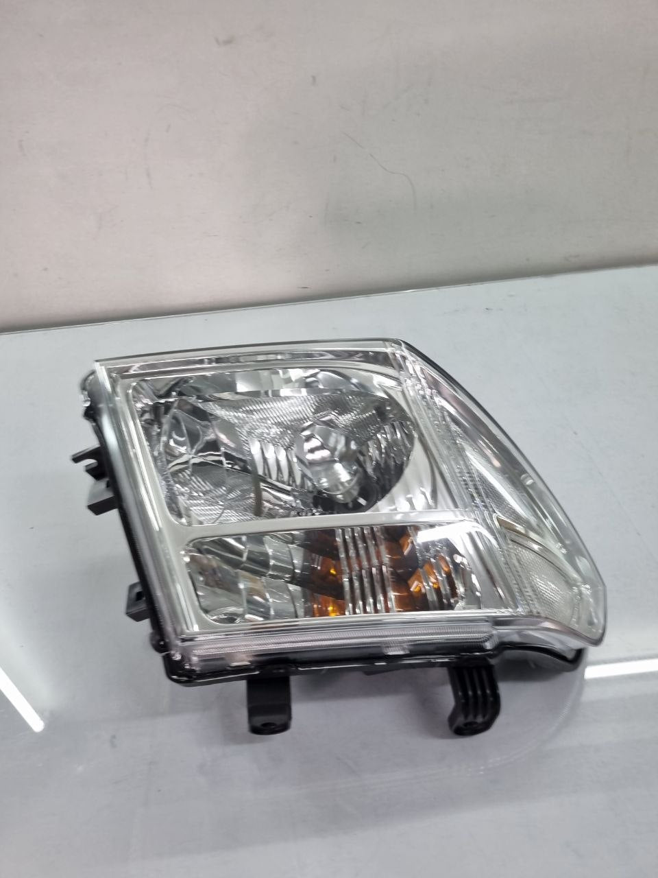 Farol Diant Dir Nissan Frontier 2008/2021