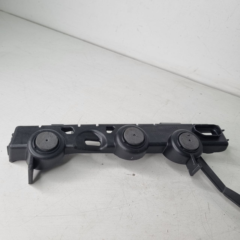 Guia Para-choque Diant Dir com Sensores Chevrolet Onix 2013/2019