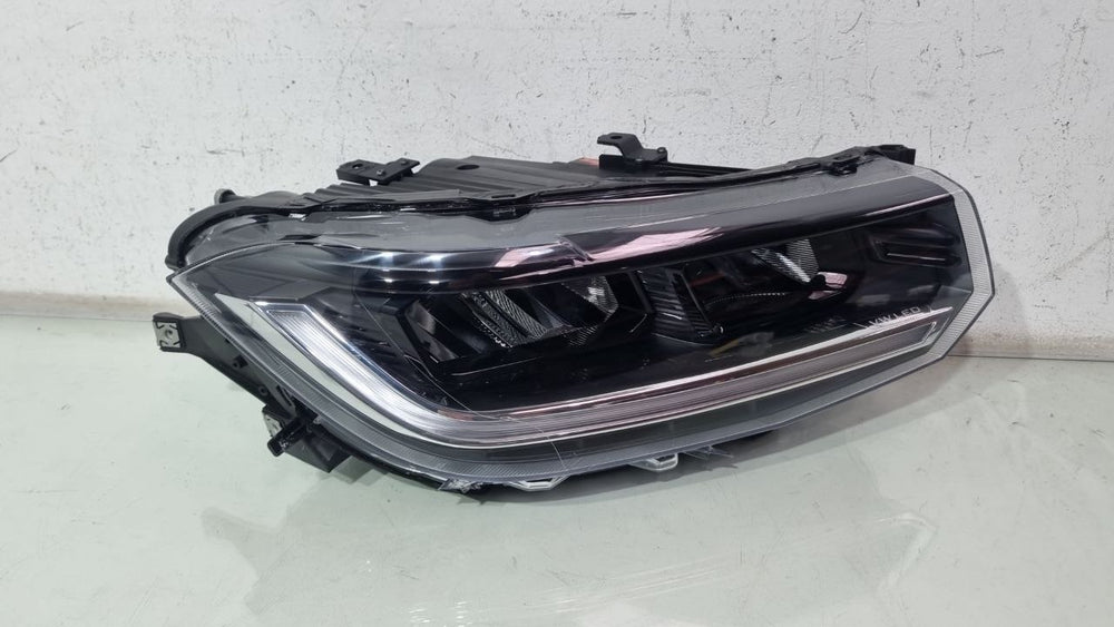 Farol Dianteiro Direito VW T-Cross 2024/2025 Usado