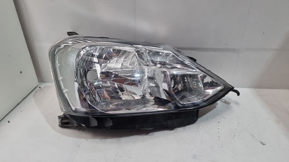 Farol Dianteiro Direito Toyota Etios 2013/2019 Usado