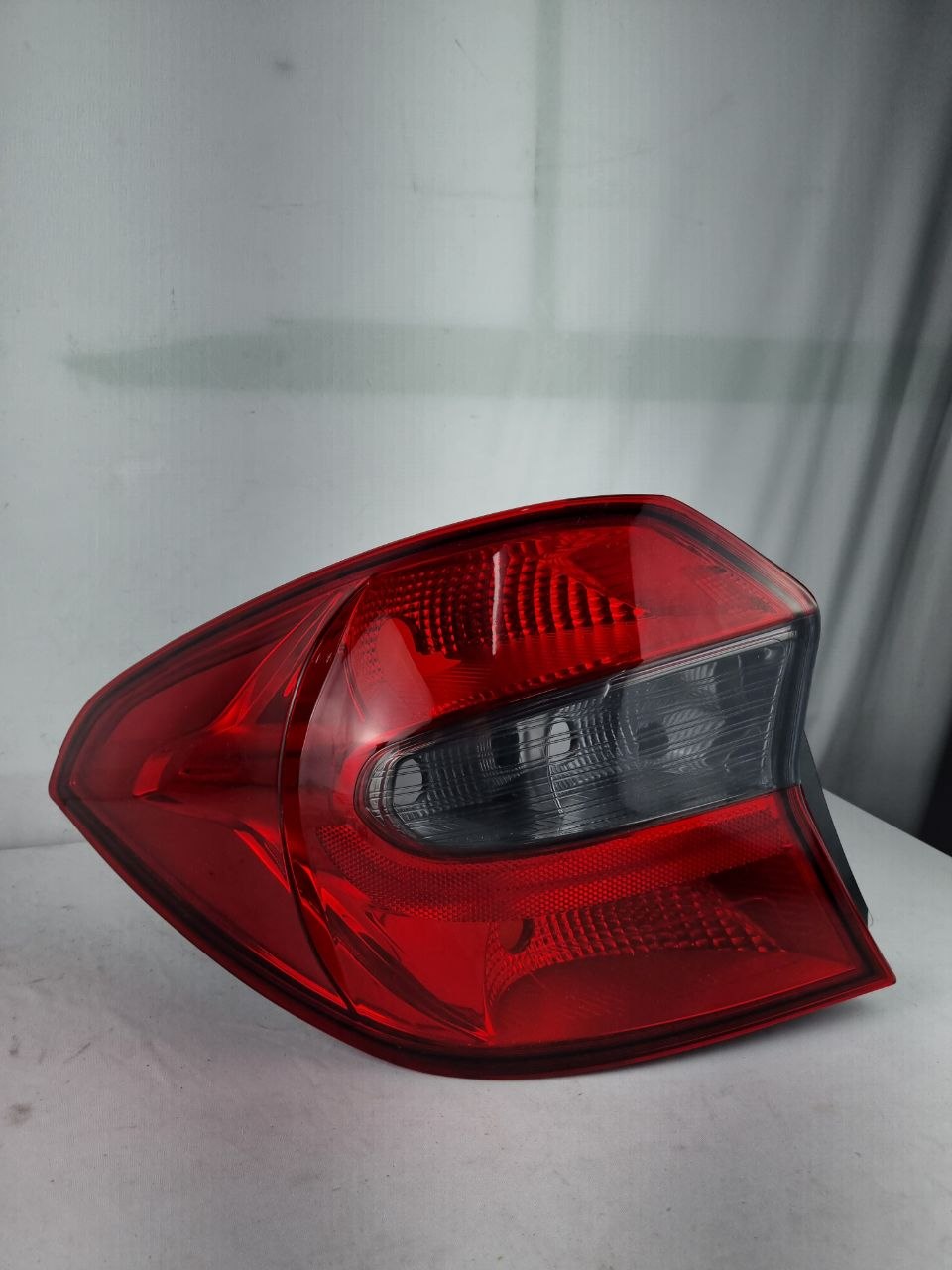 Lanterna traseira lado esquerdo fume Ford ka sedan 2015 a 2018