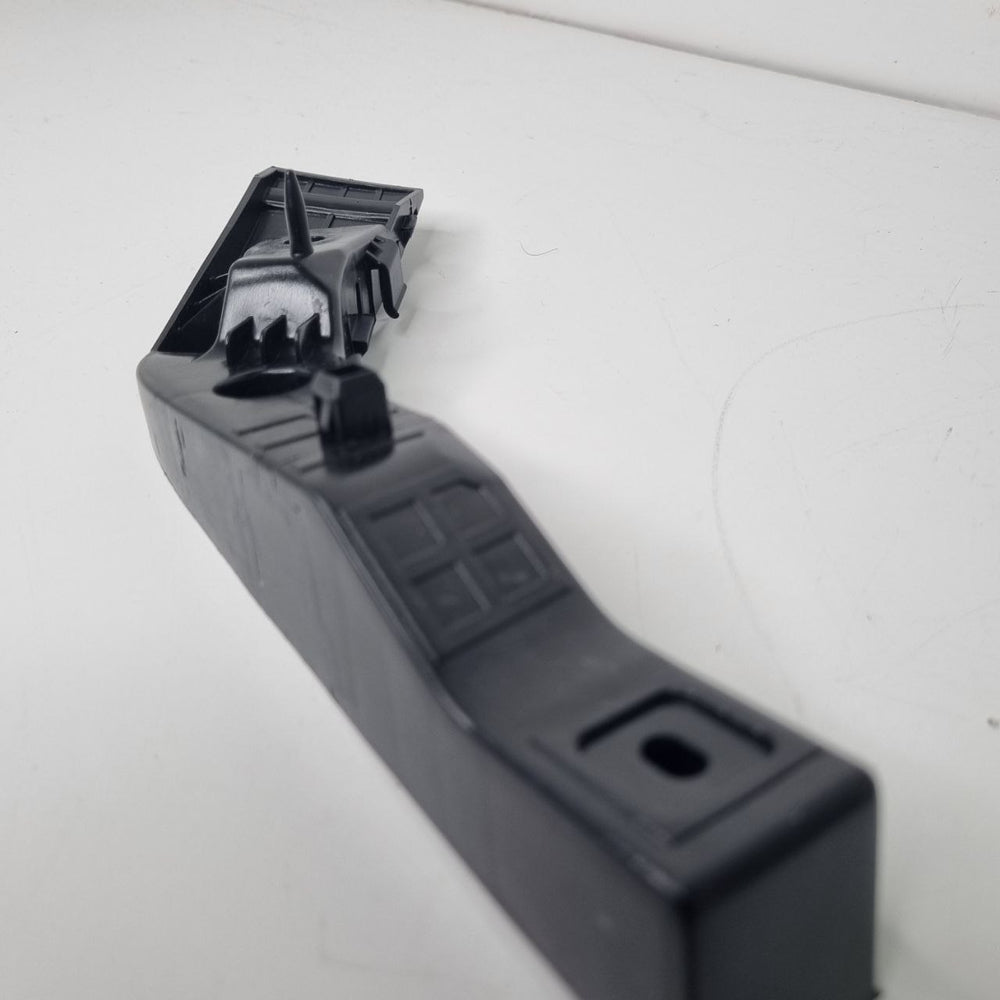Suporte Guia Para-choque Dianteiro Direito Hyundai i30 2008/2012 Usado