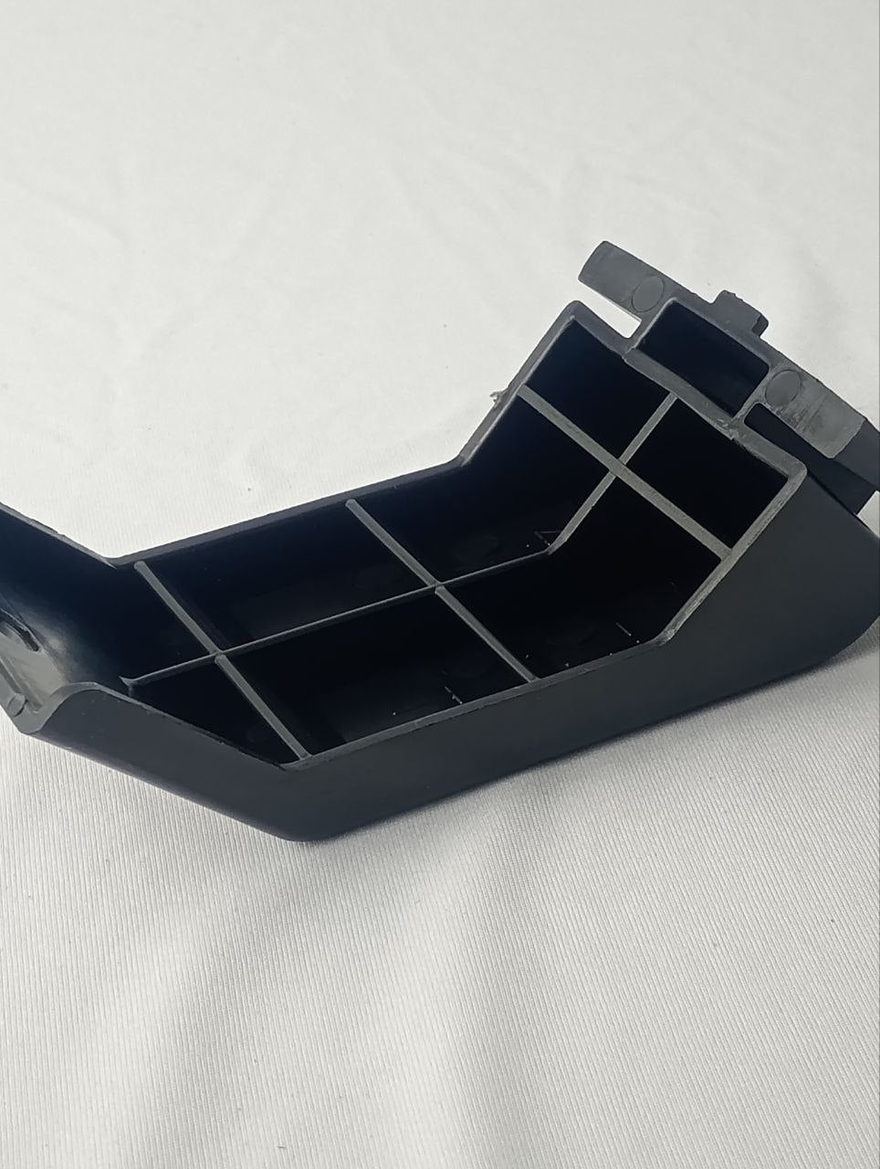 Suporte Guia Central Inferior Para-choque Traseiro Hyundai HB20 2012/2019 Novo