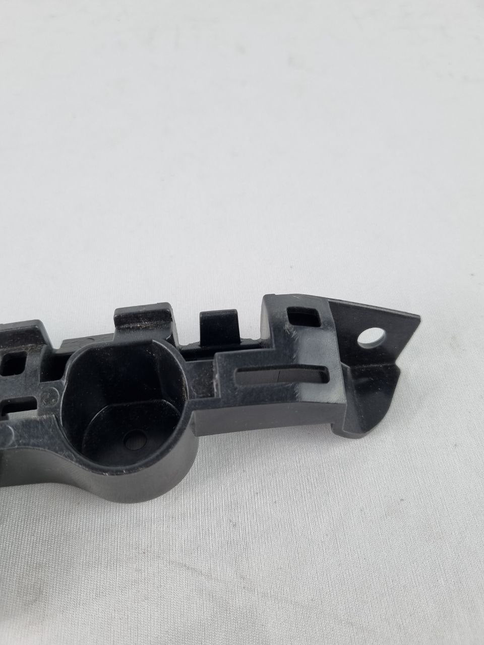 Suporte Guia Para-choque Diant Esq Volkswagen Gol Saveiro Voyage 2013/2022