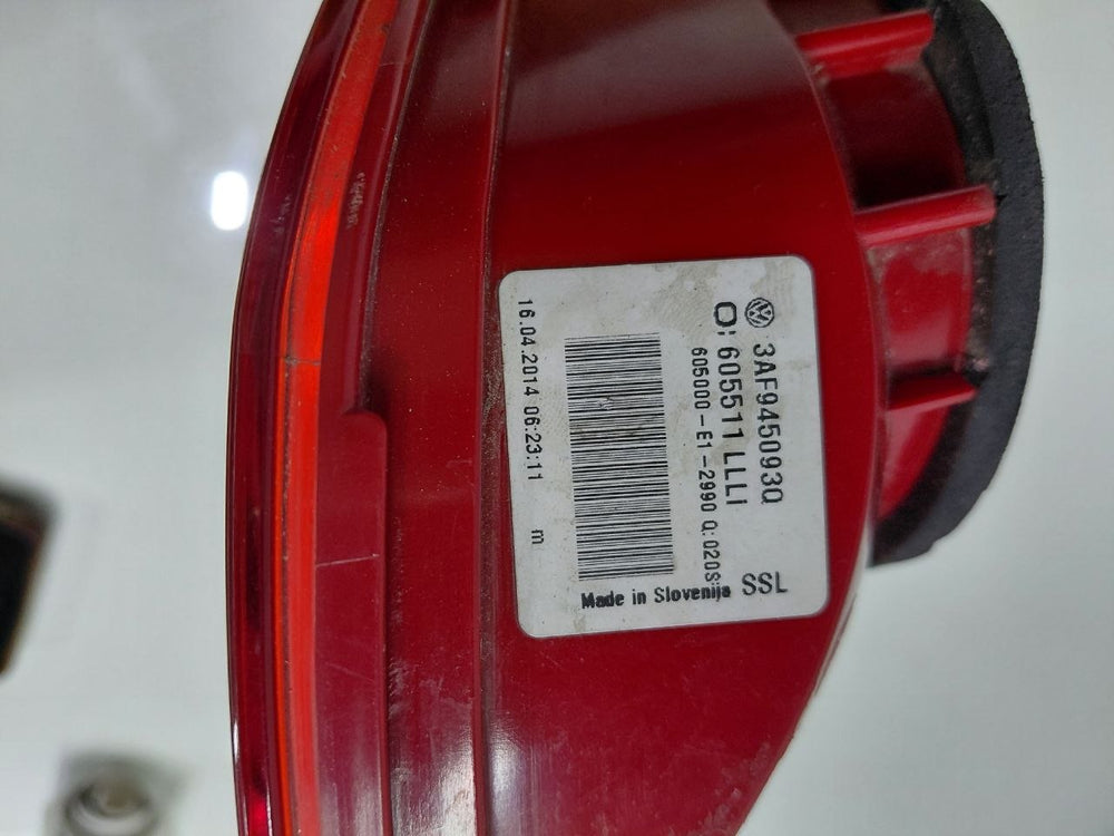 Lanterna Traseira Tampa Esq Volkswagen Passat 2011/2015 -