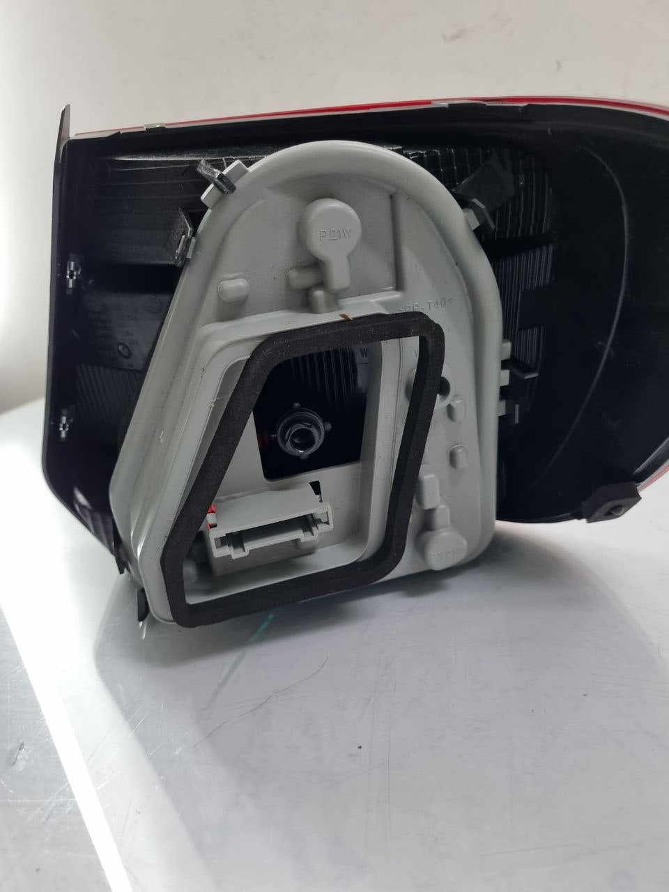 Lanterna Tras Esq Volkswagen Gol GVI 2013/2024