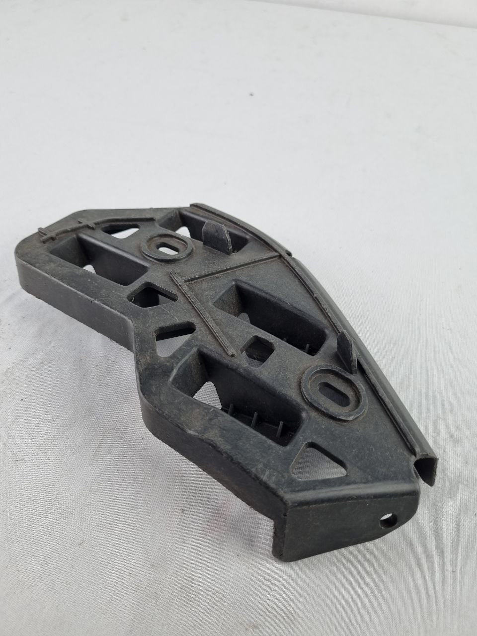 Suporte Guia Para-choque Diant Dir Volkswagen Polo 2007/2014
