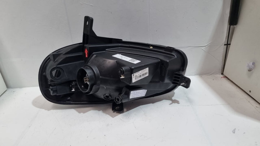 Farol Diant Esq Fiat Uno Mascara Negra 2011/2023