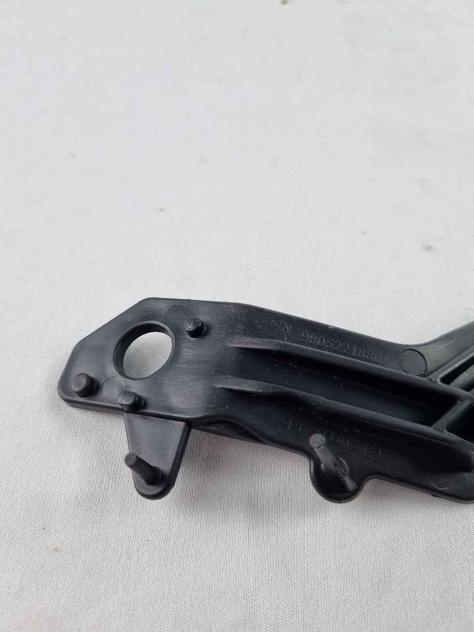 Reforço Fixação Farol Diant Dir Peugeot 2008 2018/2024