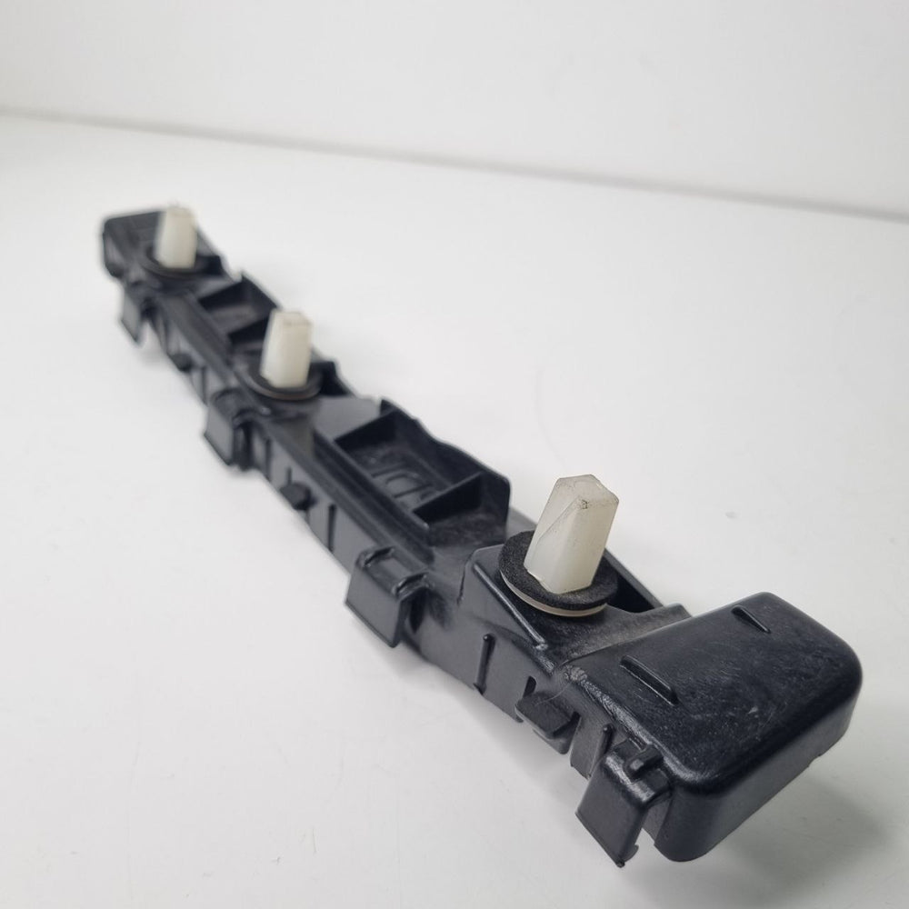 Guia Para-choque Traseiro Esquerdo Hyundai HB20 Hatch 2013/2019 Usado