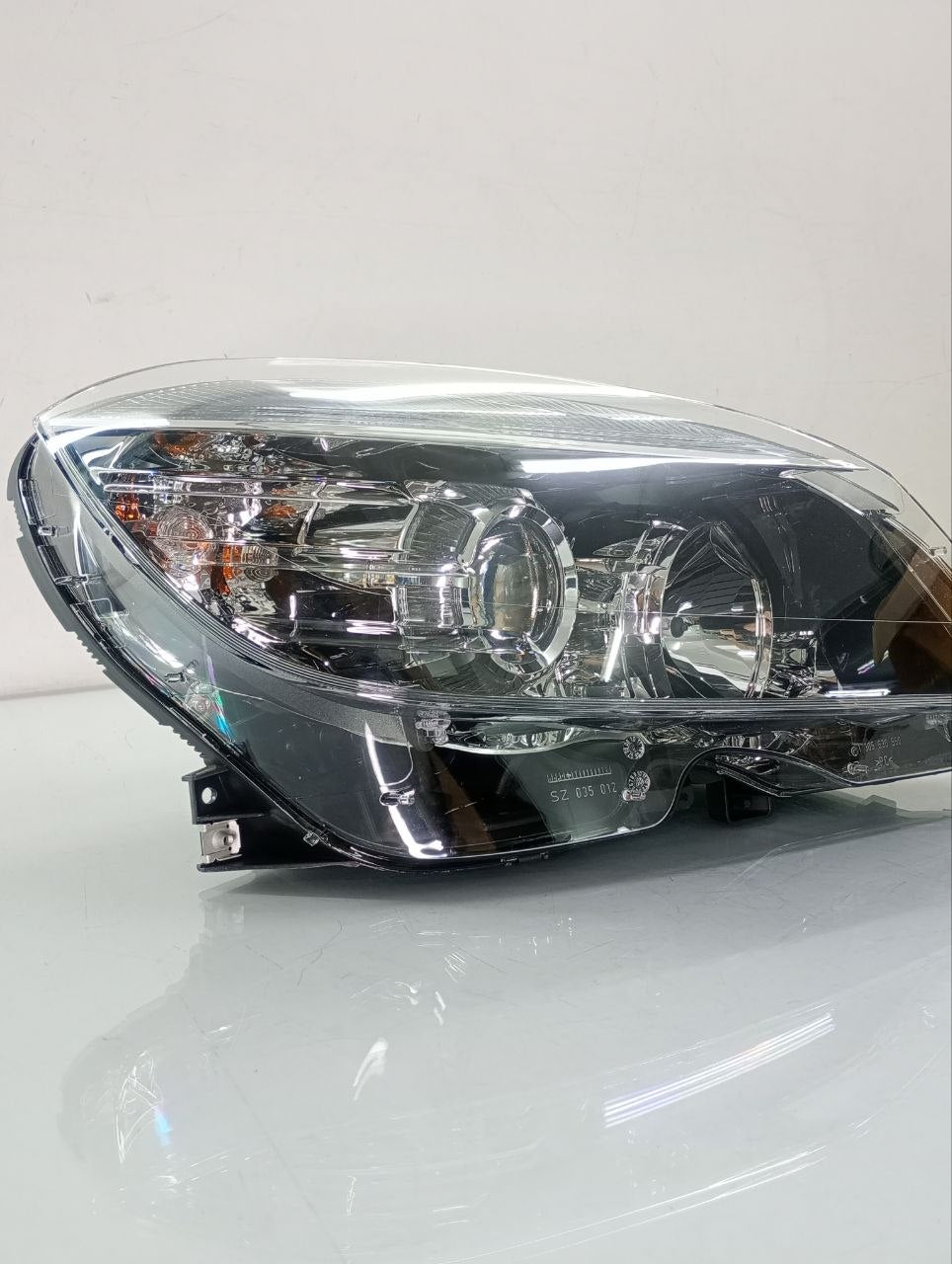 farol direito classe C 2007
Classe C C180 C220 CLC